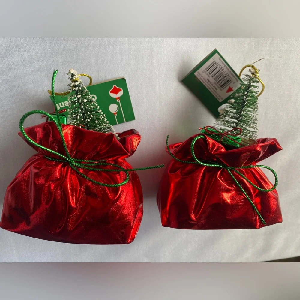 Set Of 2 Christmas tree‎ & gift in a shiny red sack Ornaments